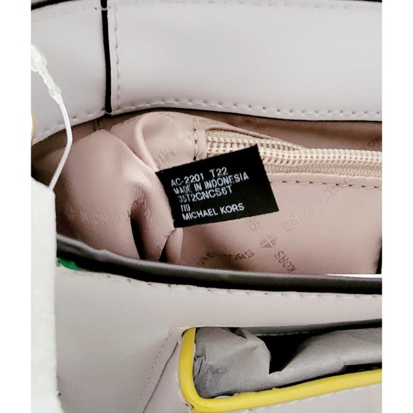 Michael Kors Manhattan Satchel - Picture 8 of 13